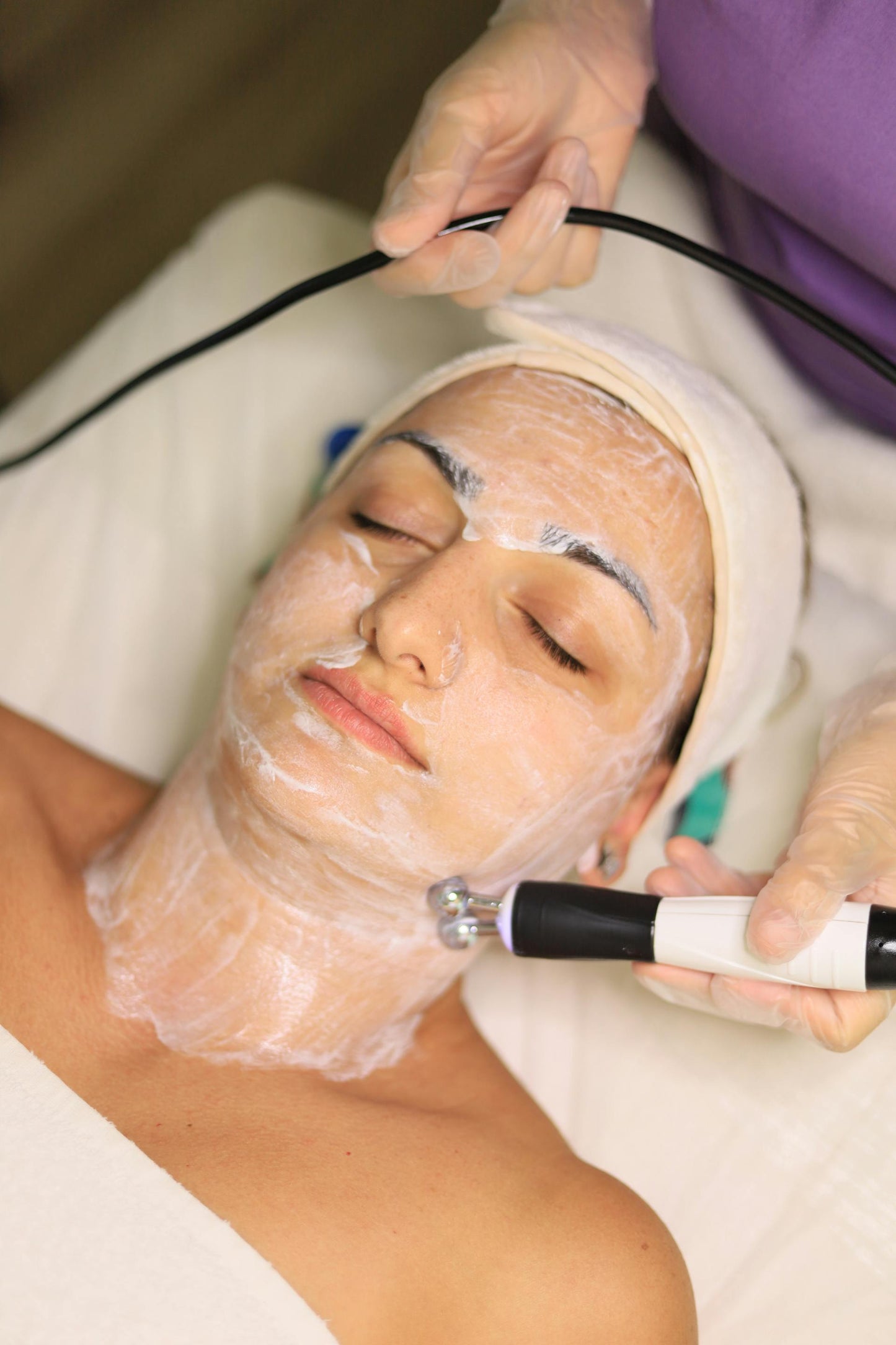 Technique EMS — stimulation musculaire faciale AuraGlow